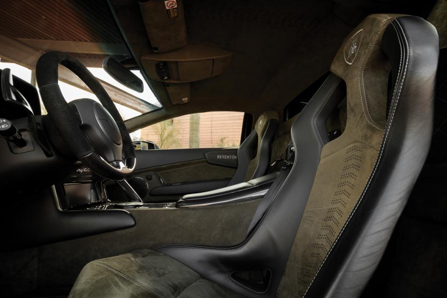 Интерьер Lamborghini Reventon 2008 года  (NA) (фото 25 из 38)